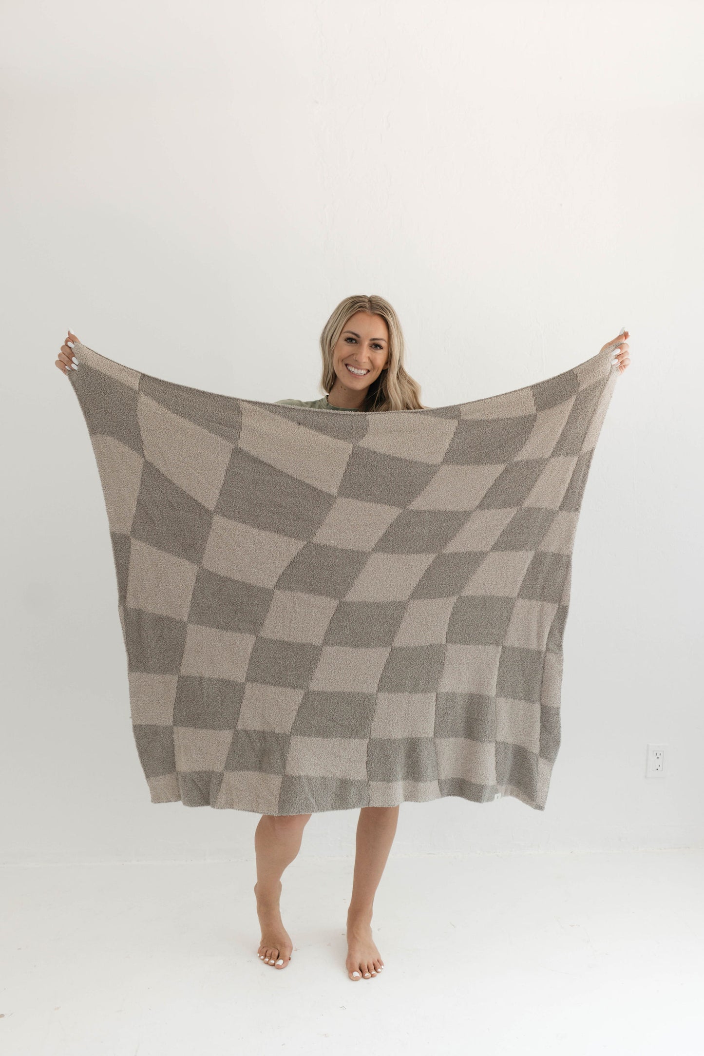 Wavy Checkerboard | Plush Blanket
