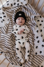 Load image into Gallery viewer, Black &amp; White Yin Yang / Stripe | Reversible Muslin Quilt