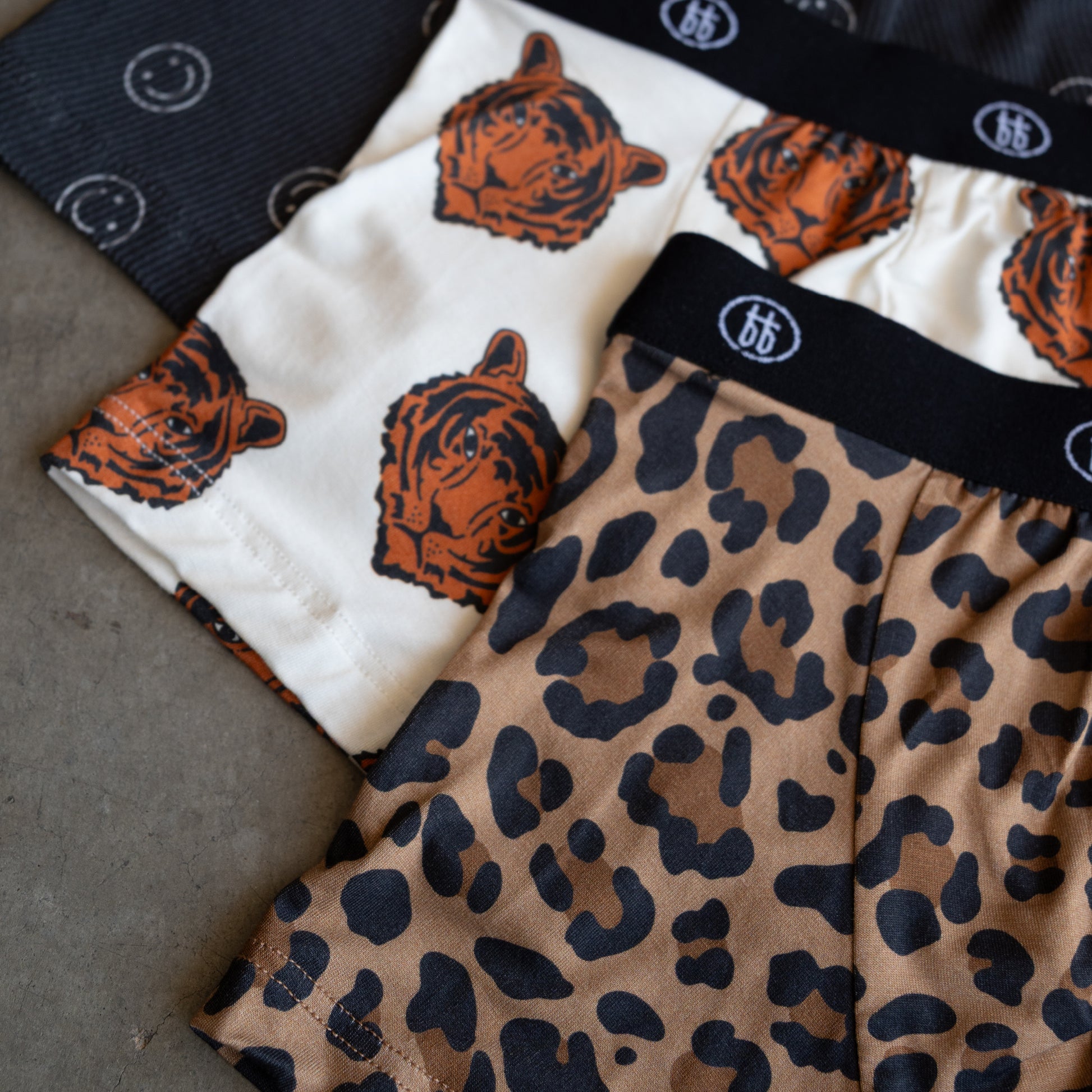 The forever french baby Bamboo Boxers (3 Pack) includes kids’ undies in leopard, tiger, and smiley patterns. Made from soft, hypoallergenic bamboo ribbed fabric, they provide all-day comfort.
