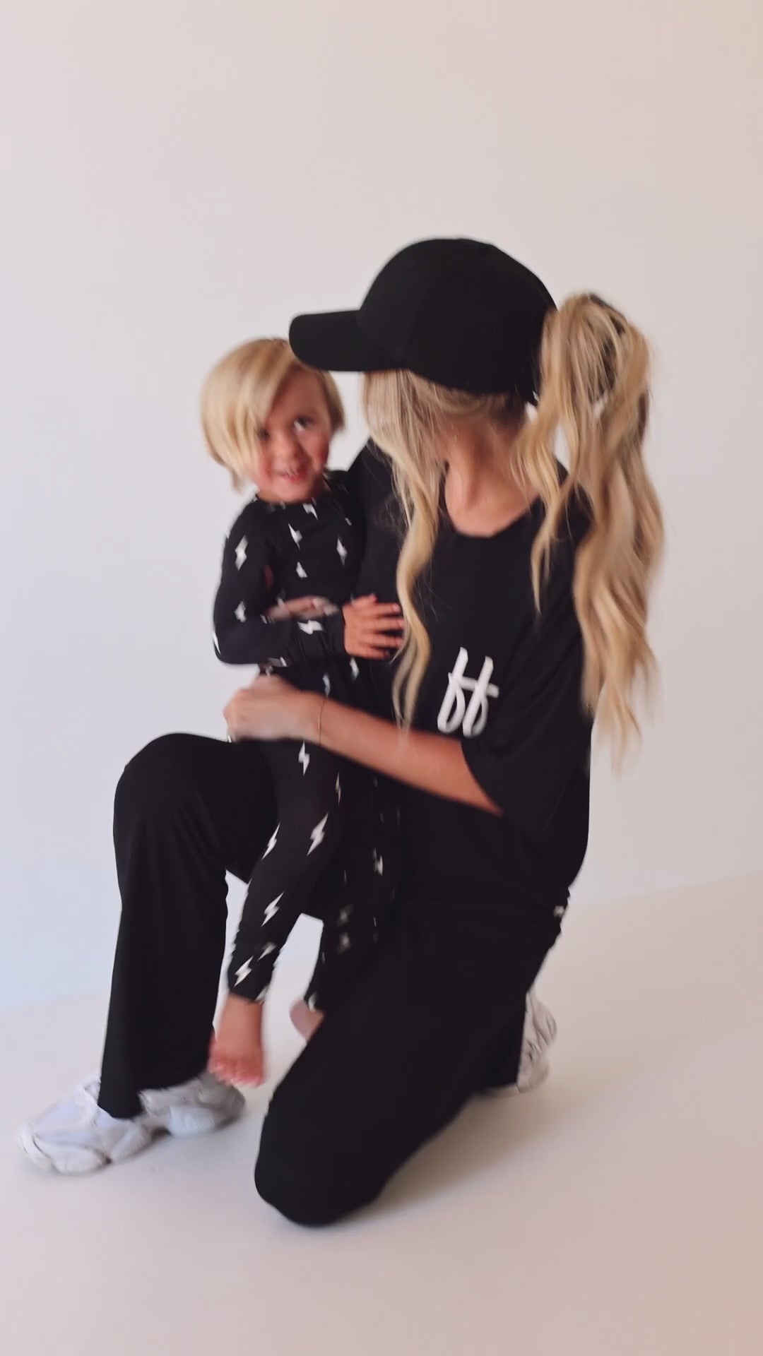 Bamboo Zip Pajamas | Midnight Lightning Bolt – forever french baby